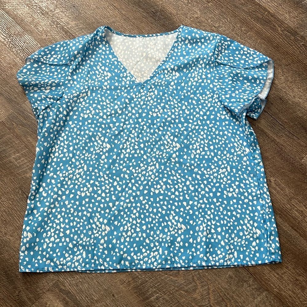 SHEIN Womens XL Blue White Heart Print Flutter Sleeve V Neck Blouse - Picture 2 of 7